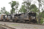 NS 8850 leads train 214 northbound at Aycock